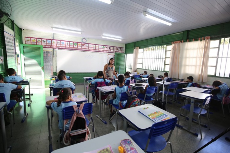 Piso salarial dos professores tem reajuste acima da inflação, diz MEC